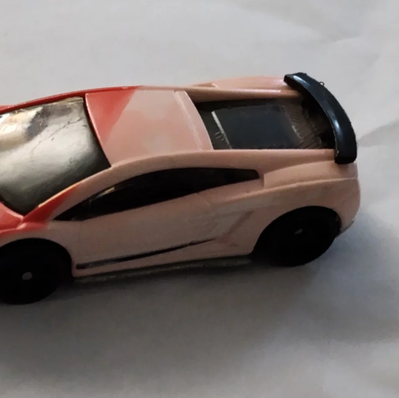 Color chng Lamborghini hotwheels - Picture 4 of 7